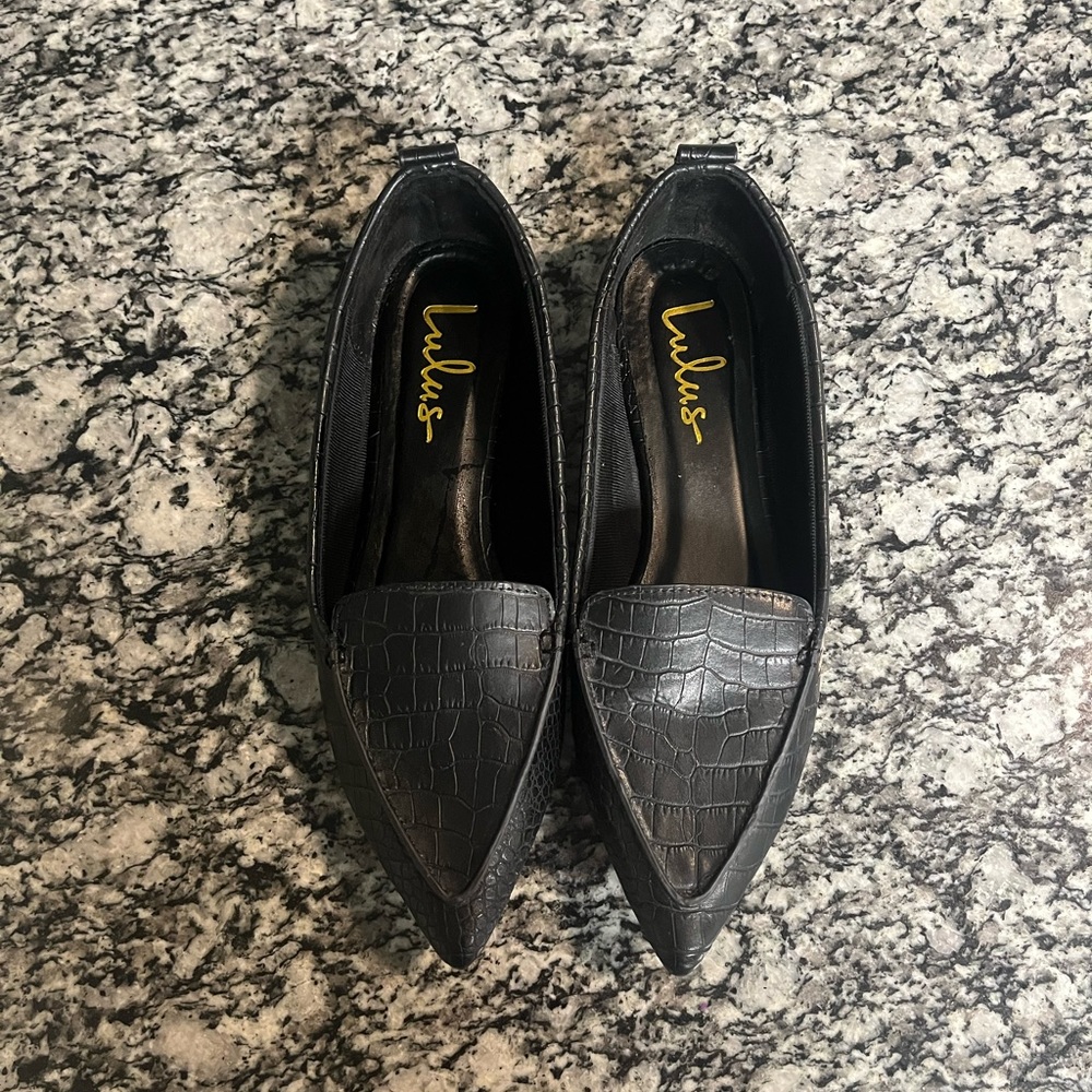 Lulu’s black size 7 faux leather pointed flats